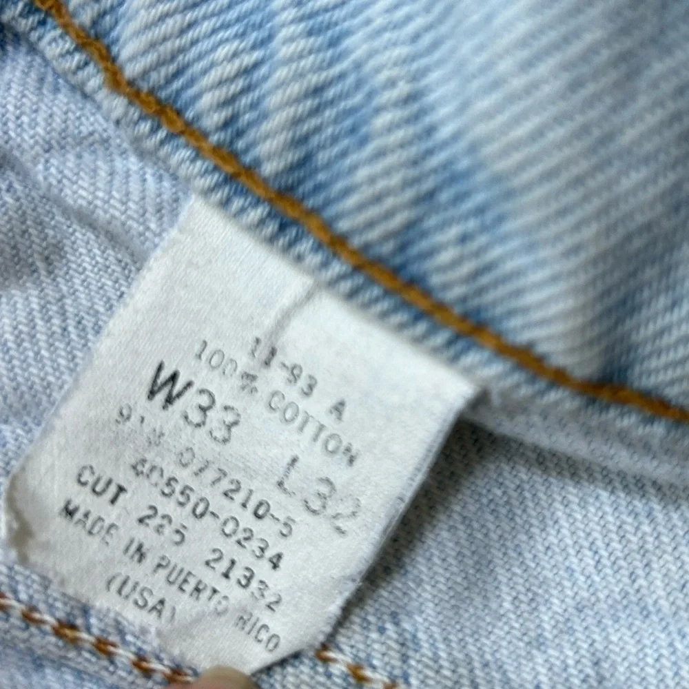 Vintage Orange Tab Levi’s 550 Light Wash Relaxed Baggy Jeans Made in USA, 33